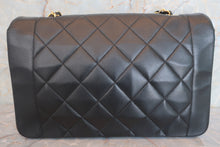 Load image into Gallery viewer, CHANEL Matelasse chain shoulder bag Lambskin Black/Gold hadware Shoulder bag 600070183
