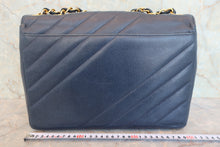 將圖片載入圖庫檢視器 CHANEL/シャネル バイアスステッチチェーンショルダーバッグ キャビアスキン ネイビー/ゴールド金具 ショルダーバッグ 800040108
