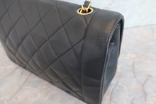 Load image into Gallery viewer, CHANEL Matelasse chain shoulder bag Lambskin Black/Gold hadware Shoulder bag 600070183
