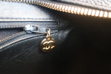 画像をギャラリービューアに読み込む, CHANEL/シャネル 復刻トート キャビアスキン ブラック/ゴールド金具 トートバッグ 800010183
