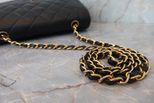 Load image into Gallery viewer, CHANEL Matelasse chain shoulder bag Lambskin Black/Gold hadware Shoulder bag 600070183
