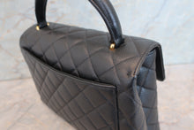 Load image into Gallery viewer, CHANEL Matelasse trapezoid hand bag Caviar skin Black/Gold hadware Hand bag 700100039
