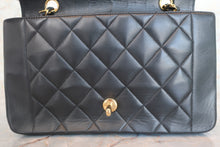 Load image into Gallery viewer, CHANEL Matelasse chain shoulder bag Lambskin Black/Gold hadware Shoulder bag 600070183
