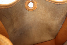 将图片加载到图库查看器，HERMES VESPA GM Clemence leather Natural sable □D刻印 Shoulder bag 600110074
