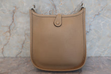 将图片加载到图库查看器，HERMES EVELYNE TPM Clemence leather Trench X刻印 Shoulder bag 600100013
