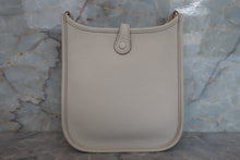 将图片加载到图库查看器，HERMES  EVELYNE TPM Clemence leather Beton B刻印 Shoulder bag 700060257
