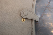 将图片加载到图库查看器，HERMES  EVELYNE TPM Clemence leather Beton B刻印 Shoulder bag 700060257
