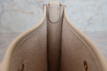 将图片加载到图库查看器，HERMES  EVELYNE TPM Clemence leather Beton B刻印 Shoulder bag 700060257
