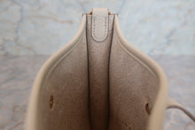 将图片加载到图库查看器，HERMES  EVELYNE TPM Clemence leather Beton B刻印 Shoulder bag 700060257
