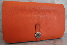 画像をギャラリービューアに読み込む, HERMES／エルメス ドゴンGM トゴ オレンジ □I刻印 財布 700020126
