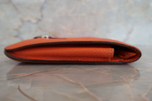 画像をギャラリービューアに読み込む, HERMES／エルメス ドゴンGM トゴ オレンジ □I刻印 財布 700020126
