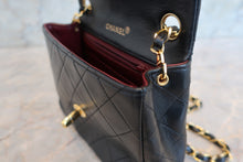 Load image into Gallery viewer, CHANEL Mini Matelasse single flap chain shoulder bag Lambskin Black/Gold hadware Shoulder bag 700100064
