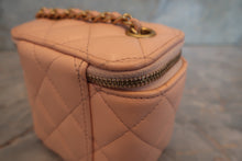 Load image into Gallery viewer, CHANEL Mini matelasse chain shoulder bag Lambskin Pink/Gold hadware Shoulder bag 700120141
