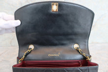 Load image into Gallery viewer, CHANEL Diana matelasse chain shoulder bag Lambskin Black/Gold hadware Shoulder bag 600050049

