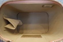 Load image into Gallery viewer, CHANEL Mini matelasse chain shoulder bag Lambskin Pink/Gold hadware Shoulder bag 700120141
