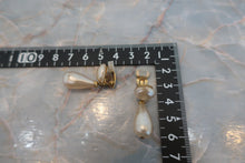 Load image into Gallery viewer, CHANEL Pearl earring Gold plate Gold Earring 600090060
