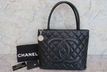 Load image into Gallery viewer, CHANEL Medallion Tote Caviar skin Black/Silver hadware Tote bag 600070155
