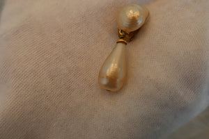 CHANEL Pearl earring Gold plate Gold Earring 600090060