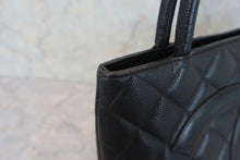 Load image into Gallery viewer, CHANEL Medallion Tote Caviar skin Black/Silver hadware Tote bag 600070155
