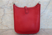將圖片載入圖庫檢視器 HERMES／エルメス エブリンTPM トリヨンクレマンス ルージュカザック T刻印 ショルダーバッグ 700100032
