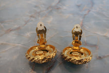 Load image into Gallery viewer, CHANEL Round earring Gold plate Gold Earring 600090058
