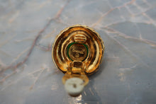 Load image into Gallery viewer, CHANEL Round earring Gold plate Gold Earring 600090058
