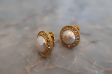 Load image into Gallery viewer, CHANEL CC mark round earrings Gold plate Gold Earring 600090061
