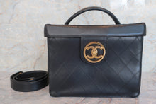 将图片加载到图库查看器，CHANEL/香奈儿 Vicolore 化妆包 羊皮 Black/Gold hadware(黑色/金色金属) 化妆包 600070191
