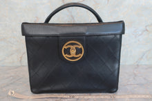 Load image into Gallery viewer, CHANEL Vicolore vanity Lambskin Black/Gold hadware Vanity 600070191
