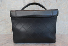 Load image into Gallery viewer, CHANEL Vicolore vanity Lambskin Black/Gold hadware Vanity 600070191
