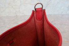將圖片載入圖庫檢視器 HERMES／エルメス エブリンTPM トリヨンクレマンス ルージュカザック T刻印 ショルダーバッグ 700100032
