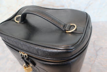 將圖片載入圖庫檢視器 CHANEL/シャネル ココマーク2WAYバニティ キャビアスキン ブラック/ゴールド金具 バニティ 700110089

