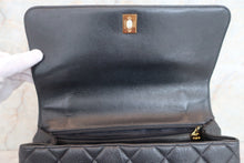 Load image into Gallery viewer, CHANEL Matelasse trapezoid hand bag Caviar skin Black/Gold hadware Hand bag 600050057

