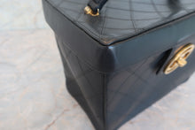 Load image into Gallery viewer, CHANEL Vicolore vanity Lambskin Black/Gold hadware Vanity 600070191
