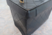 Load image into Gallery viewer, CHANEL Vicolore vanity Lambskin Black/Gold hadware Vanity 600070191
