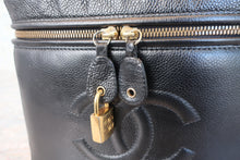 將圖片載入圖庫檢視器 CHANEL/シャネル ココマーク2WAYバニティ キャビアスキン ブラック/ゴールド金具 バニティ 700110089
