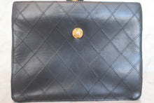 将图片加载到图库查看器，CHANEL/香奈儿 Vicolore 化妆包 羊皮 Black/Gold hadware(黑色/金色金属) 化妆包 600070191
