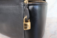 將圖片載入圖庫檢視器 CHANEL/シャネル ココマーク2WAYバニティ キャビアスキン ブラック/ゴールド金具 バニティ 700110089
