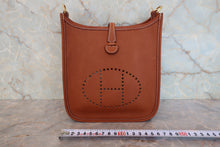 将图片加载到图库查看器，HERMES  EVELYNE TPM Clemence leather Gold W刻印 Shoulder bag 800080183
