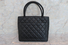 Load image into Gallery viewer, CHANEL Medallion Tote Caviar skin Black/Gold hadware Tote bag 600050056
