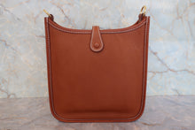 将图片加载到图库查看器，HERMES  EVELYNE TPM Clemence leather Gold W刻印 Shoulder bag 800080183
