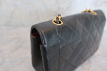 Load image into Gallery viewer, CHANEL Diana matelasse chain shoulder bag Lambskin Black/Gold hadware Shoulder bag 600040011
