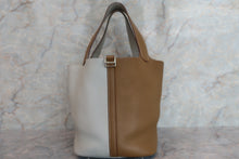 将图片加载到图库查看器，HERMES PICOTIN LOCK CASAQUE MM Clemence leather Kraft/Pearl gray □Q刻印 Hand bag 600060117
