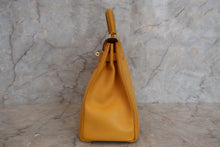 Load image into Gallery viewer, HERMES KELLY 32 Graine Couchevel leather Jaune 〇X Engraving Shoulder bag 500050082
