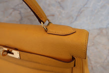 Load image into Gallery viewer, HERMES KELLY 32 Graine Couchevel leather Jaune 〇X Engraving Shoulder bag 500050082
