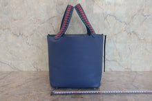 將圖片載入圖庫檢視器 HERMES／エルメス ピコタンロックＭＭ トレサージュ ヴォーエプソン ブルーブライトン/カプシーヌ/ブルーサフィール C刻印 ハンドバッグ 800090067
