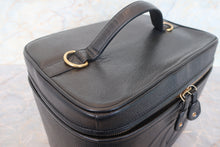 画像をギャラリービューアに読み込む, CHANEL/シャネル ココマーク2WAYバニティ キャビアスキン ブラック/ゴールド金具 バニティ 700110064
