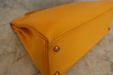 Load image into Gallery viewer, HERMES KELLY 32 Graine Couchevel leather Jaune 〇X Engraving Shoulder bag 500050082
