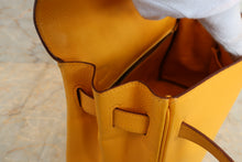 Load image into Gallery viewer, HERMES KELLY 32 Graine Couchevel leather Jaune 〇X Engraving Shoulder bag 500050082
