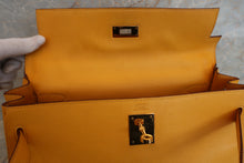 Load image into Gallery viewer, HERMES KELLY 32 Graine Couchevel leather Jaune 〇X Engraving Shoulder bag 500050082
